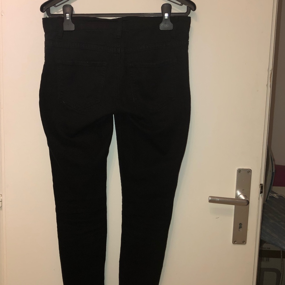 Women’s black low rise skinny jeans
